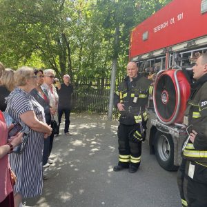 Жители Обручевского района встретились со спасателями