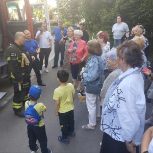 Пожарные провели занятие в Ясенево