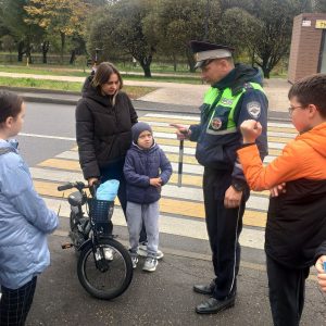 Госавтоинспекторы юго-запада Москвы провели профилактическое мероприятие в рамках акции «Безопасный маршрут»