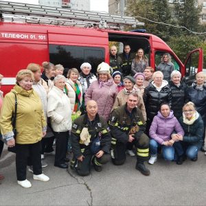 Огнеборцы рассказали жителям про технику спасения