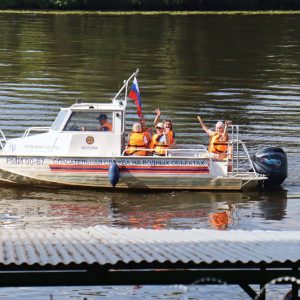 Учимся безопасности на воде вместе со спасателями