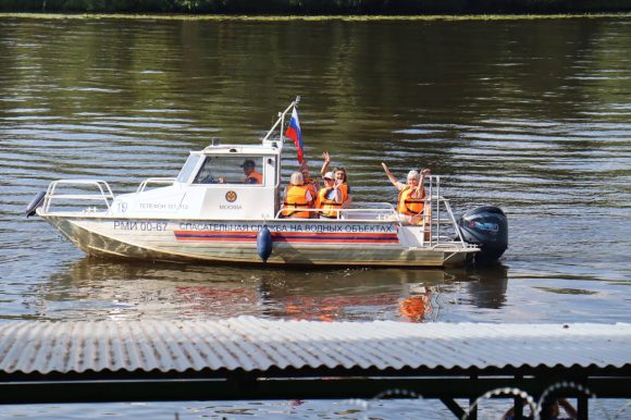 Учимся безопасности на воде вместе со спасателями