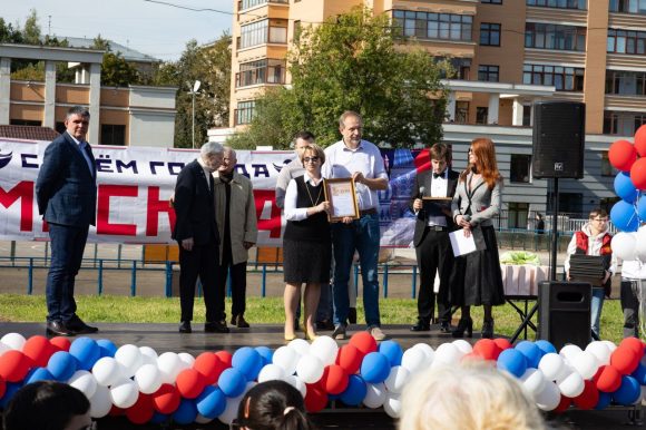 Тамара Новикова награждена благодарственным письмом депутата МГД Анатолия Петруковича