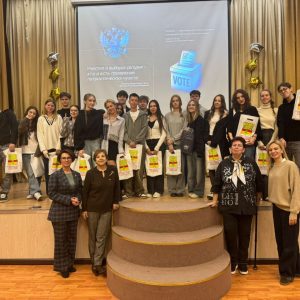 В рамках мероприятий к Дню молодого избирателя в Ломоносовском состоялась деловая игра