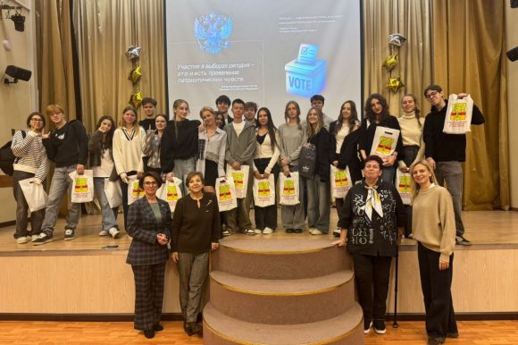 В рамках мероприятий к Дню молодого избирателя в Ломоносовском состоялась деловая игра