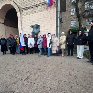 В Ломоносовском возложили цветы к мемориальной доске И.Д. Злыденного