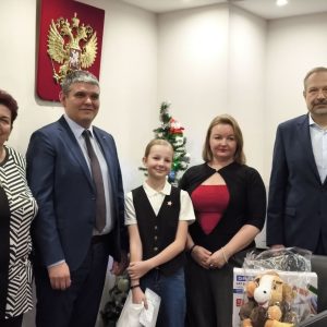 Юлия Куземина присоединилась к акции “Ёлка желаний” Юлия Куземина присоединилась к акции “Ёлка желаний”