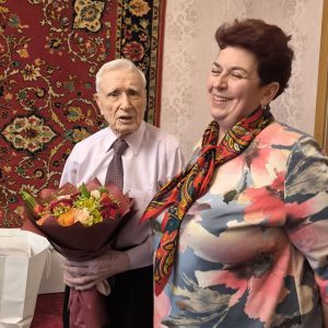 Юля Куземина поздравила Василия Степановича Глотова со 100-летним юбилеем Юля Куземина поздравила Василия Степановича Глотова со 100-летним юбилеем