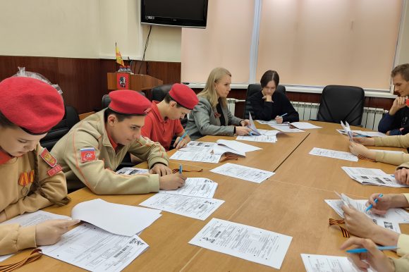 В Ломоносовском районе сегодня писали «Диктант Победы»