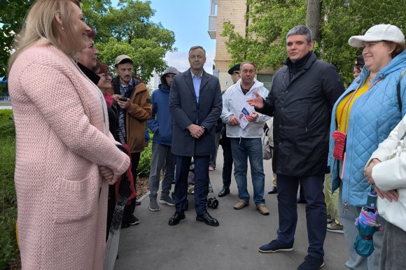 Юлия Куземина и Елена Тобина приняли участие в обходе главы управы