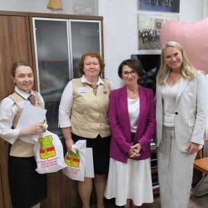 Анастасия Шутова поздравила сотрудников МФЦ